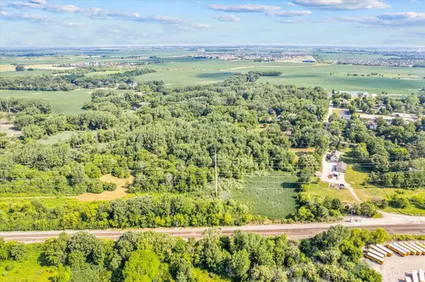 14 Hunter LN, Bristol, IL 60512