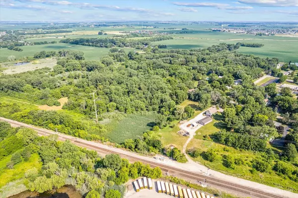 14 Hunter LN, Bristol, IL 60512