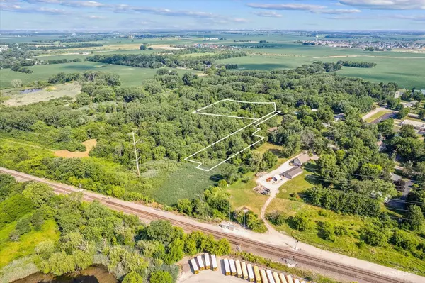 14 Hunter LN, Bristol, IL 60512