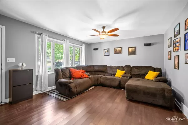 92 Neil RD, Sugar Grove, IL 60554