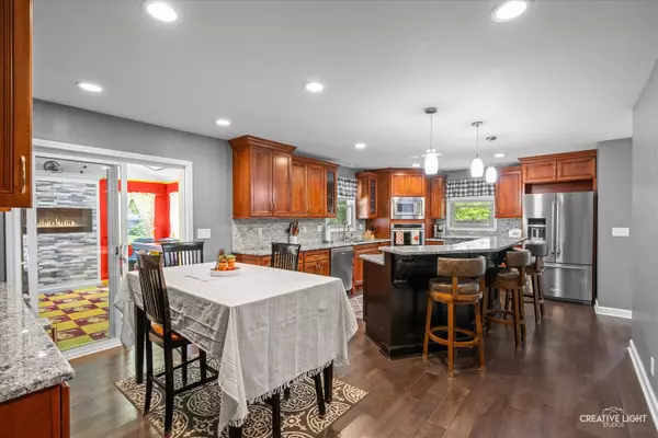 92 Neil RD, Sugar Grove, IL 60554