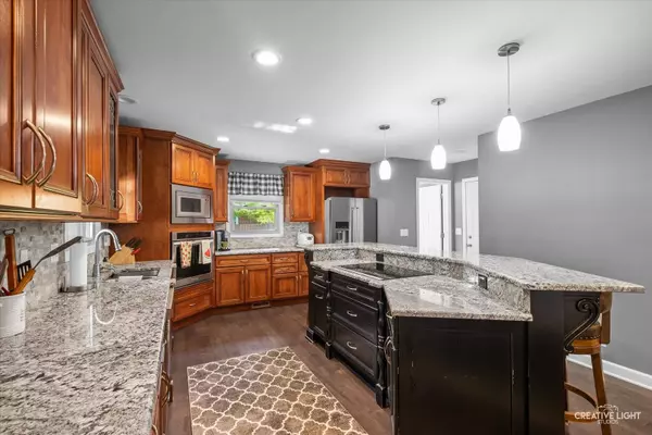 92 Neil RD, Sugar Grove, IL 60554