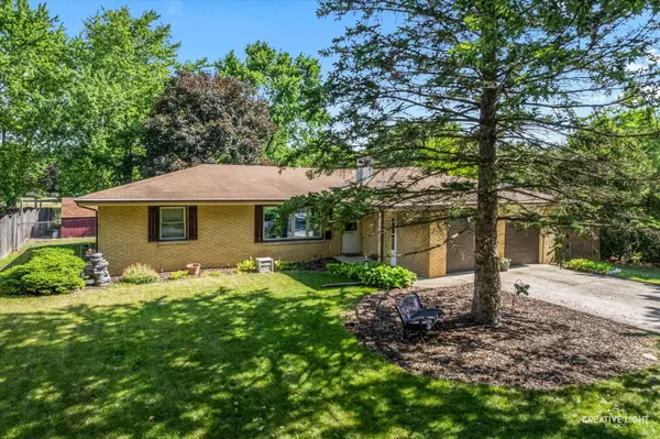 92 Neil RD, Sugar Grove, IL 60554