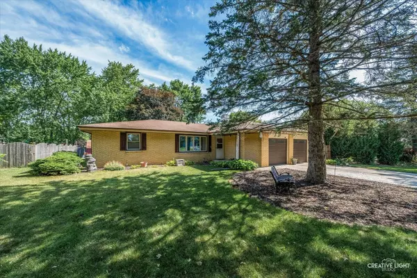 92 Neil RD, Sugar Grove, IL 60554