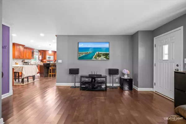 92 Neil RD, Sugar Grove, IL 60554