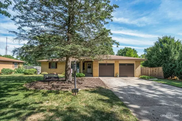 92 Neil RD, Sugar Grove, IL 60554