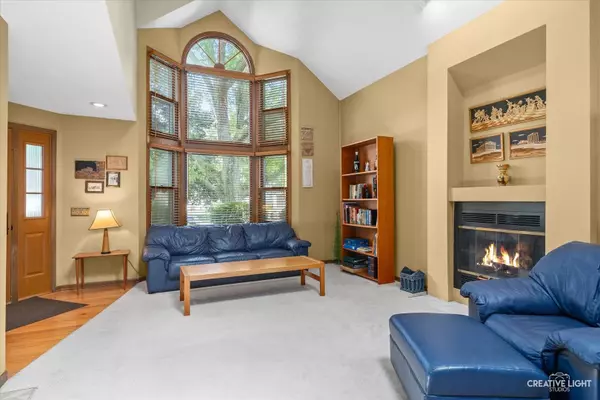 872 Shady LN, Aurora, IL 60506