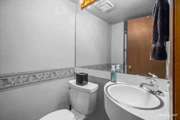 872 Shady LN, Aurora, IL 60506