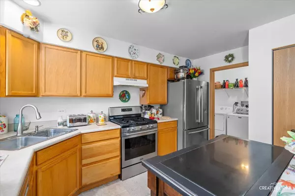 26 Rolling Oaks RD #A, Sugar Grove, IL 60554