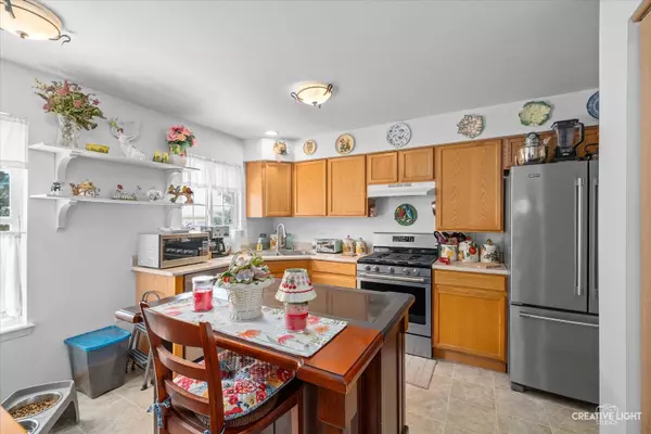 26 Rolling Oaks RD #A, Sugar Grove, IL 60554