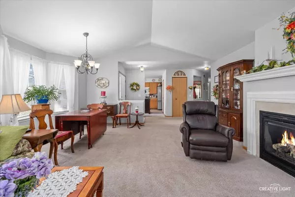 26 Rolling Oaks RD #A, Sugar Grove, IL 60554