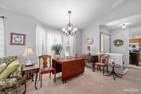 26 Rolling Oaks RD #A, Sugar Grove, IL 60554