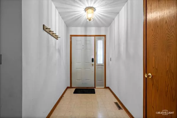 3455 Valley Woods DR, Cherry Valley, IL 61016