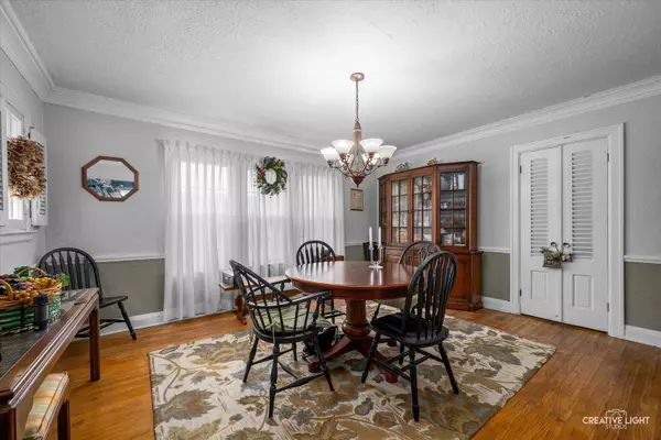 208 Ingleside AVE, Aurora, IL 60506