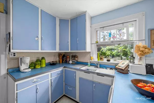 208 Ingleside AVE, Aurora, IL 60506