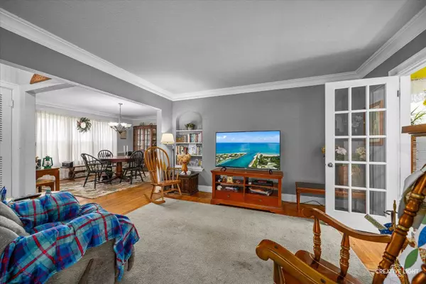 208 Ingleside AVE, Aurora, IL 60506