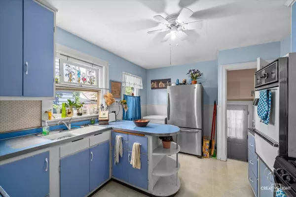 208 Ingleside AVE, Aurora, IL 60506