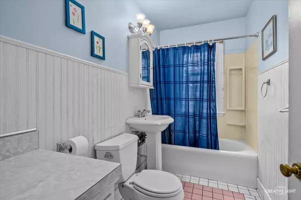 208 Ingleside AVE, Aurora, IL 60506