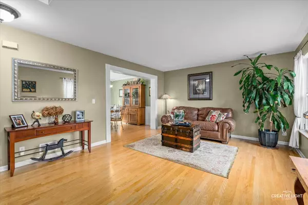 1303 Dorr DR, Sugar Grove, IL 60554