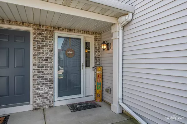 1863 Candlelight CIR #1863, Montgomery, IL 60538