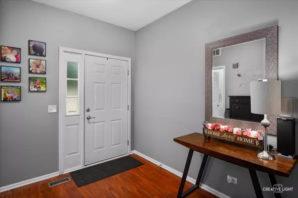 1863 Candlelight CIR #1863, Montgomery, IL 60538