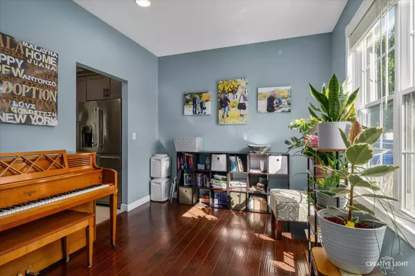 504 Dogwood CT, North Aurora, IL 60542