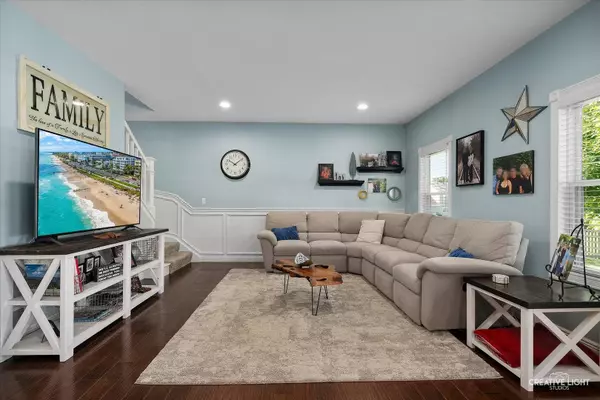 504 Dogwood CT, North Aurora, IL 60542