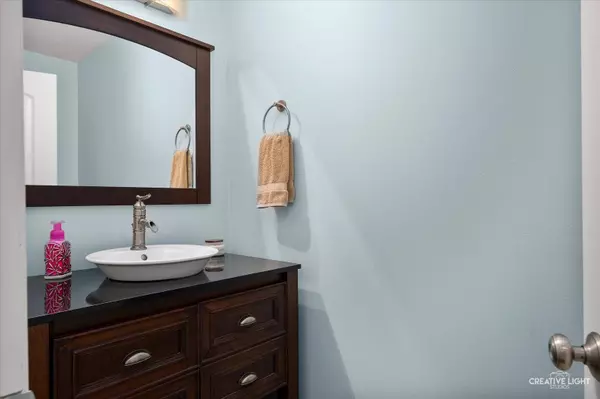 504 Dogwood CT, North Aurora, IL 60542