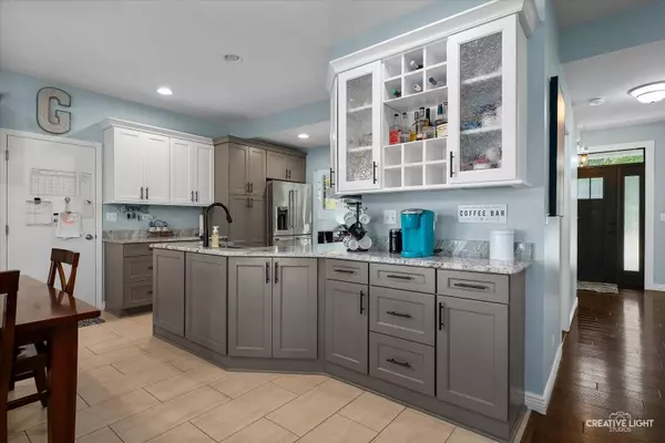 504 Dogwood CT, North Aurora, IL 60542