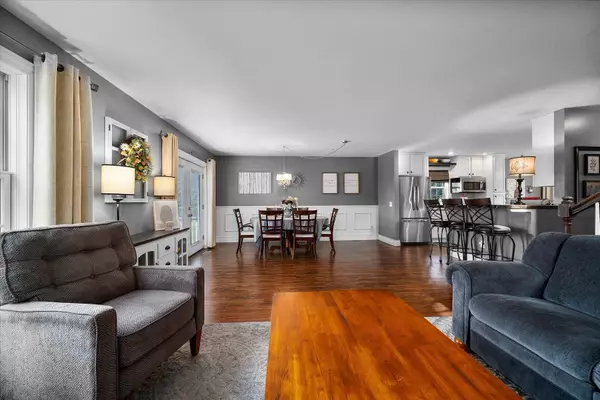 191 Meadows DR, Sugar Grove, IL 60554