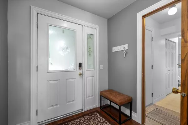 191 Meadows DR, Sugar Grove, IL 60554