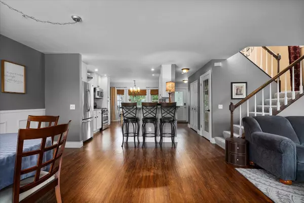 191 Meadows DR, Sugar Grove, IL 60554