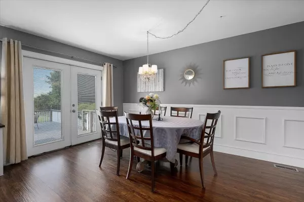 191 Meadows DR, Sugar Grove, IL 60554