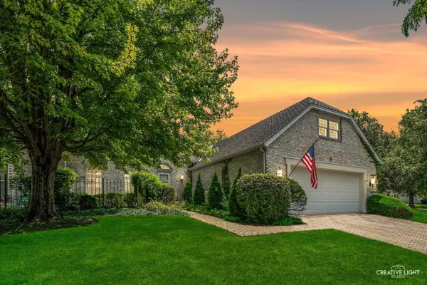 8 Hillcrest DR, Sugar Grove, IL 60554