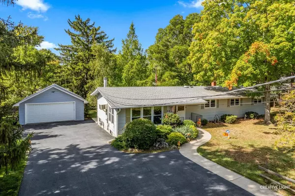 24 S Grant ST, North Aurora, IL 60542