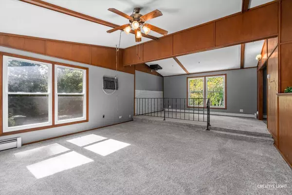 24 S Grant ST, North Aurora, IL 60542