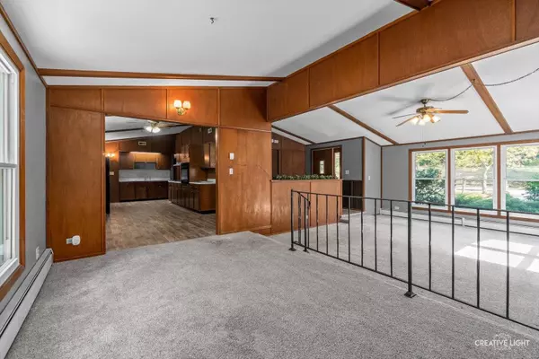 24 S Grant ST, North Aurora, IL 60542