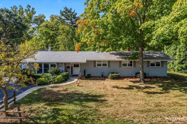 24 S Grant ST, North Aurora, IL 60542