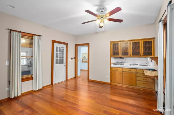 92 Maple ST, Sugar Grove, IL 60554