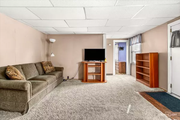 2 N Van Buren ST, Newark, IL 60541