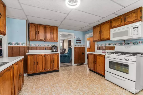 2 N Van Buren ST, Newark, IL 60541