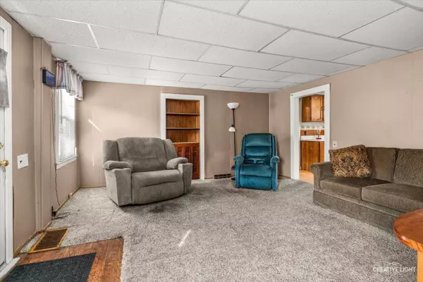 2 N Van Buren ST, Newark, IL 60541