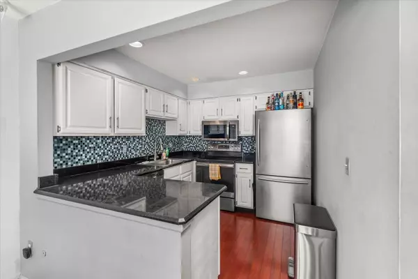 111 Aberdeen CT, Geneva, IL 60134