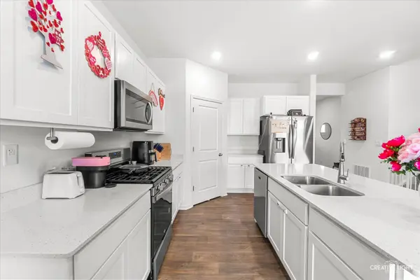 2730 Berrywood LN, Yorkville, IL 60560