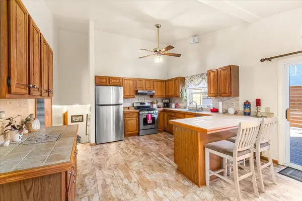 273 Bastian DR, Sugar Grove, IL 60554