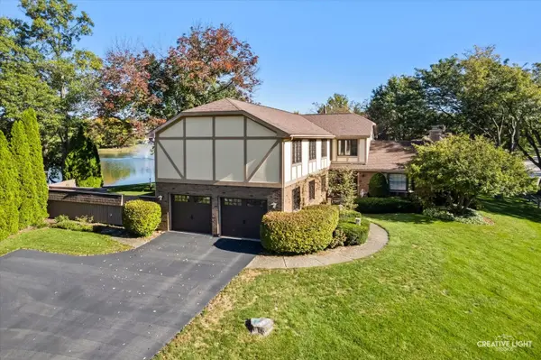 13 Windwood DR, Sugar Grove, IL 60554