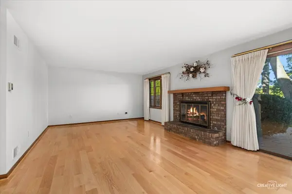 13 Windwood DR, Sugar Grove, IL 60554