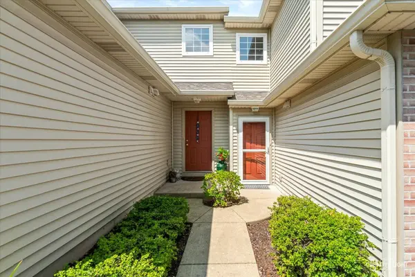 54 Rolling Oaks RD #C, Sugar Grove, IL 60554