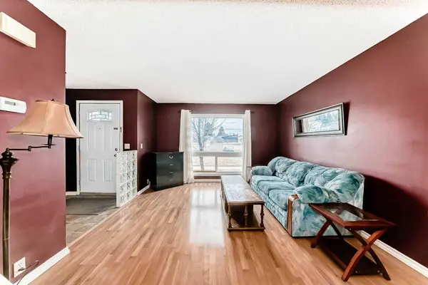 75 Erin Croft CRES SE #30, Calgary, AB T2B 2T8