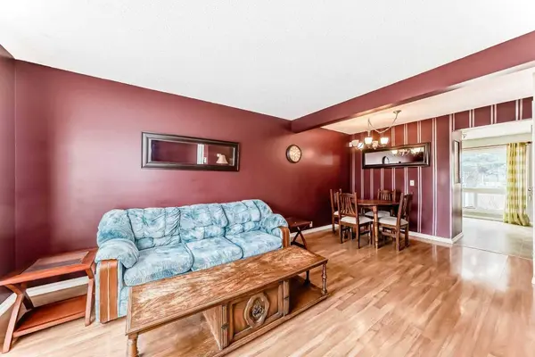 75 Erin Croft CRES SE #30, Calgary, AB T2B 2T8